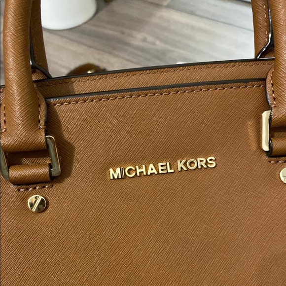 Michael Kors MK Selma LG in Dark Khaki - Picture 2 of 9